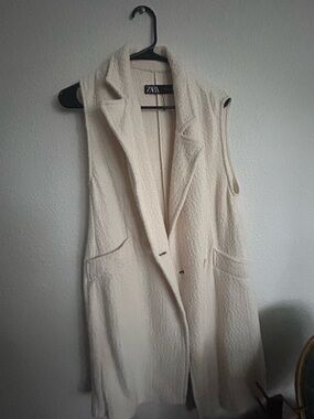 Zara Off-White Sleeveless Long Vest Coat